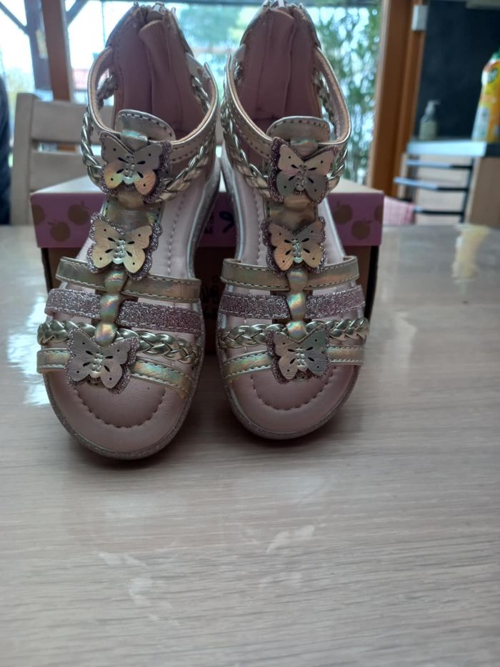 Sandalettes pointure 27🌺 - photo numéro 2