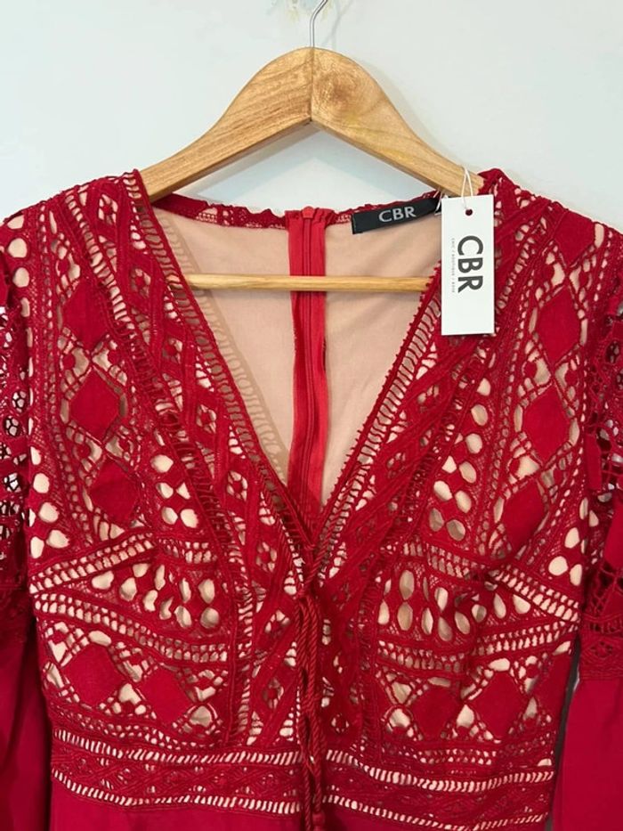 Robe rouge brodée - photo numéro 4