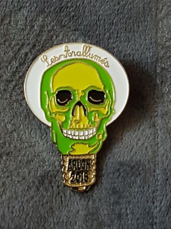 Pin's tête de mort