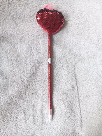 Crayon coeur sequin rouge