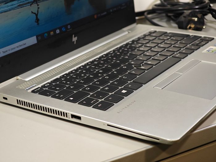 Ordinateur Portable HP EliteBook 830 G5/ 13"/ Core i5-8350U/ SSD 256Go/ Ram 8Go/ UHD Graphics 620/ W10 Pro/ Garanti 1 an - photo numéro 4