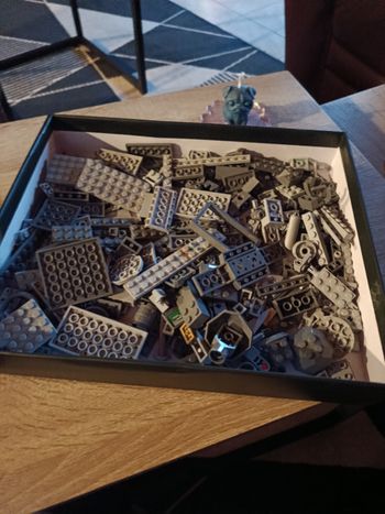 Diverses pièces lego grises