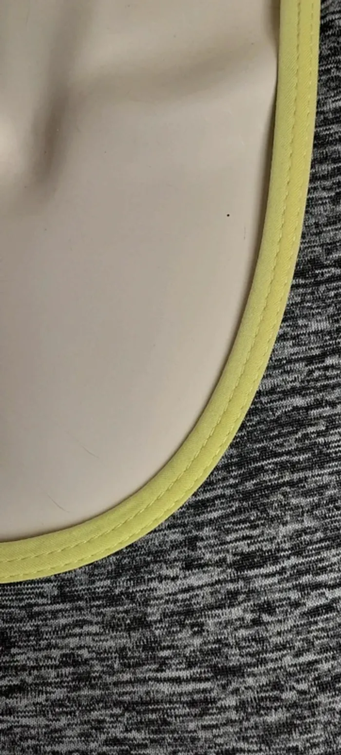 Joli débardeur gris et jaune - photo numéro 5