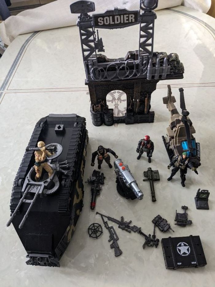 Jouet et figurines soldier force.