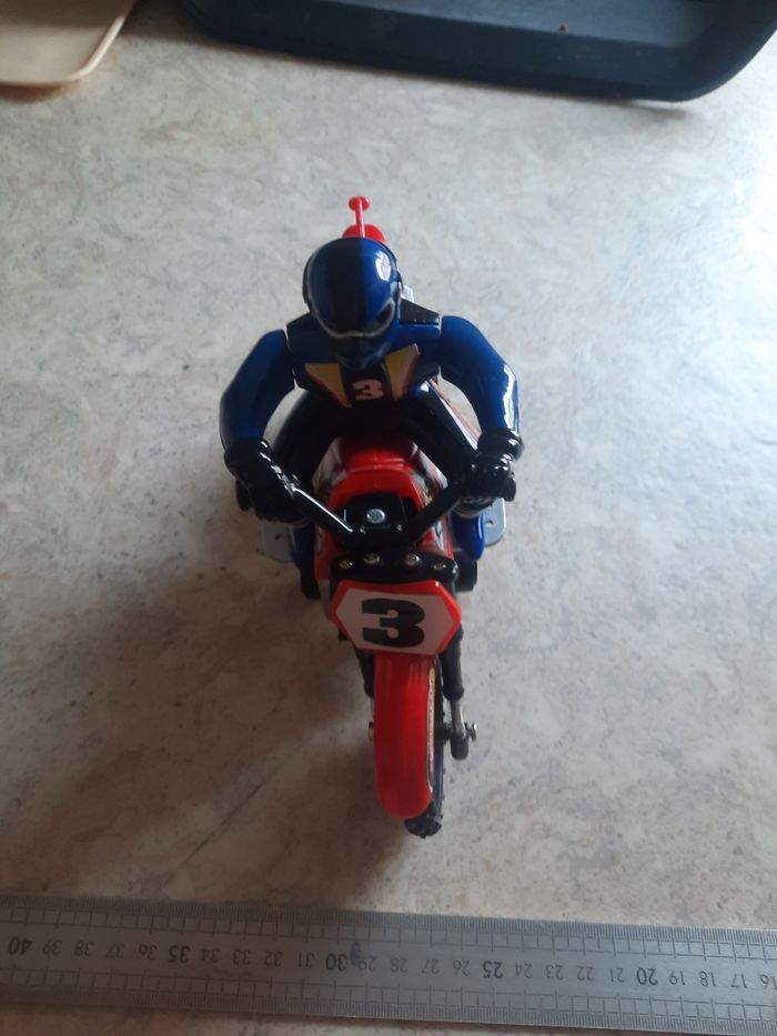 Moto à piles - photo numéro 2