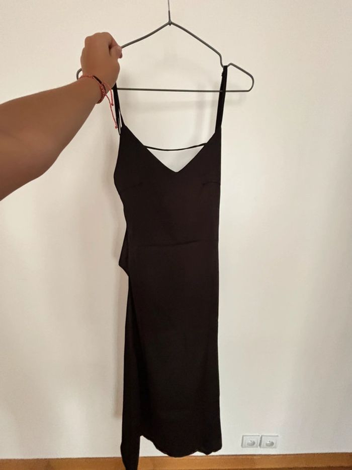Robe fluide dos nue - photo numéro 2