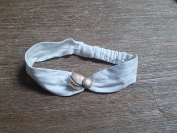 Bandeau Tao neuf blanc doré plumes