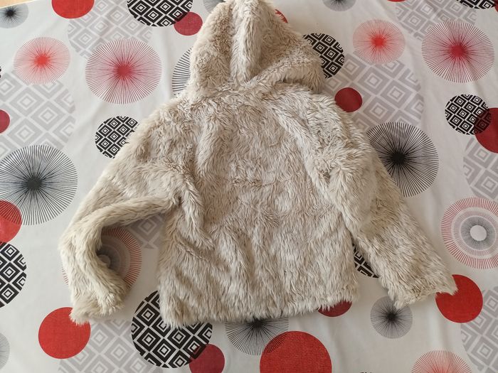 Veste poilue taille 5 ans 👧 - photo numéro 3