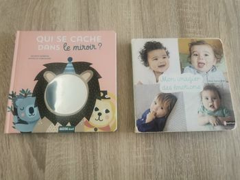 Lot de 2 livres pour bébé un sur les emotions et l'autre miroir