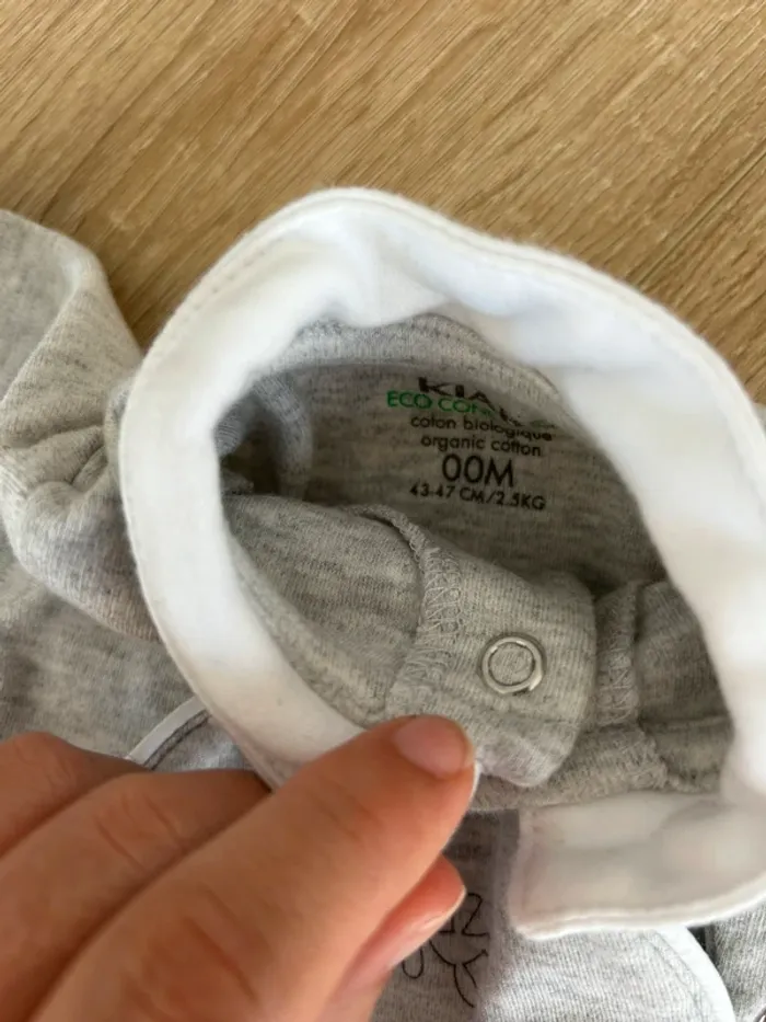 Un pyjama 3 bodies taille 0mois - photo numéro 2