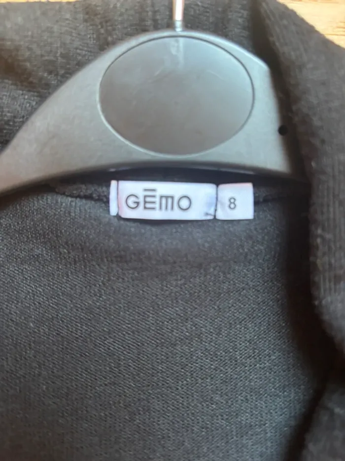 Gilet noir Gemo 8 ans - porté 1 fois - photo numéro 4