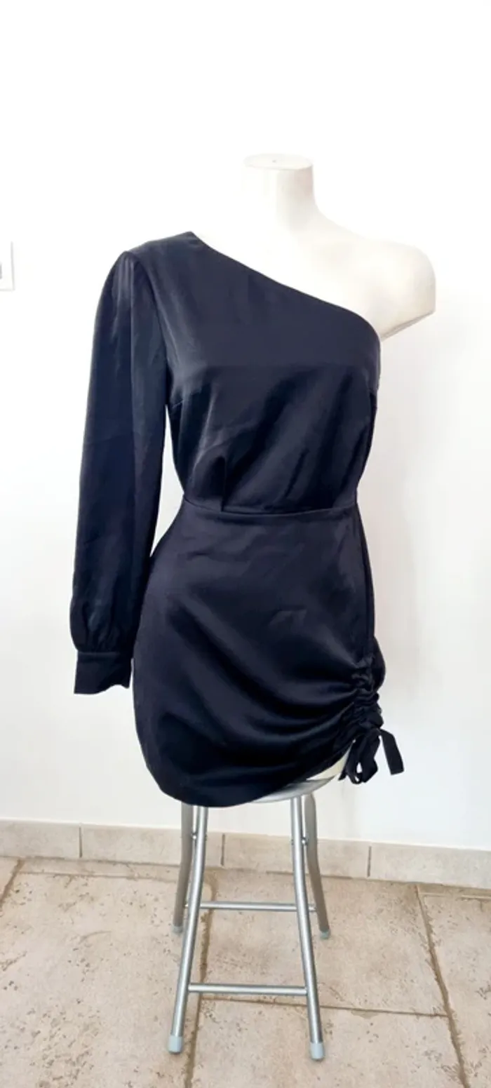 Robe noire satiné kookai asymétrique 36 - photo numéro 8