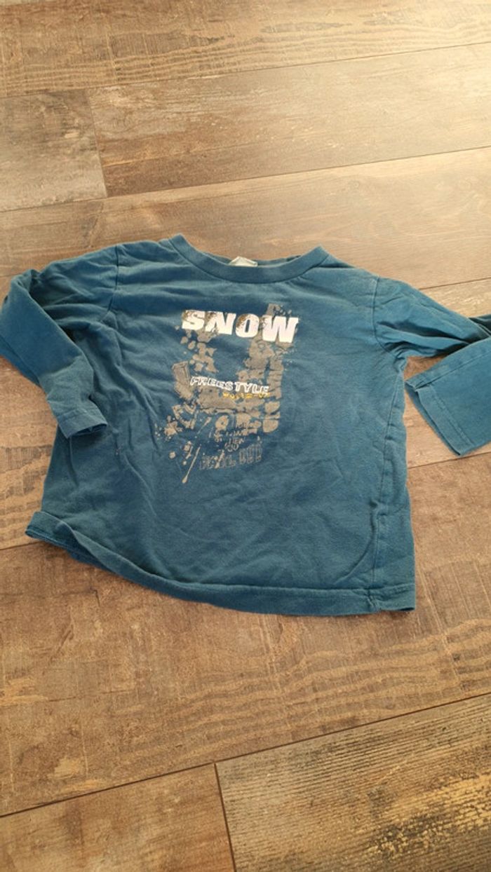 T-shirt 4 ans en très bon état