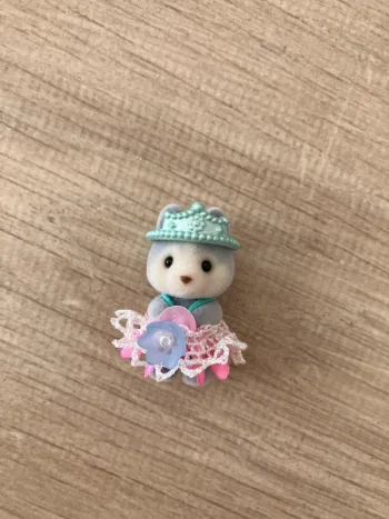 Figurine Sylvanian families bébé husky musicien