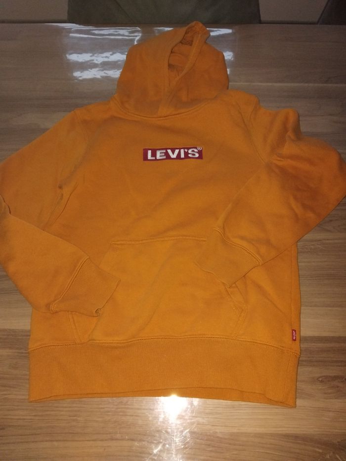 Pull levi's pull levi'