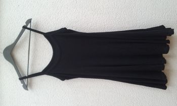robe noire à bretelles femme