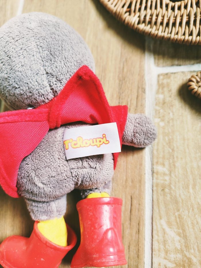 🐧 Peluche T'choupi - "T'choupi sous la pluie" - photo numéro 4