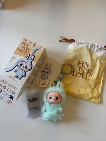 PopMart Labubu The Monsters Pin For Love «  i »