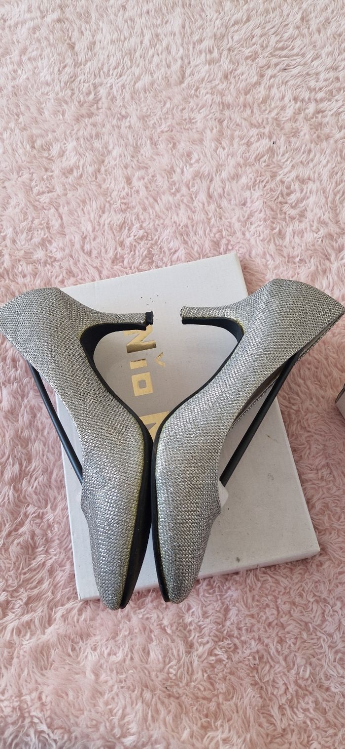 Chaussures à talons brillante - photo numéro 4