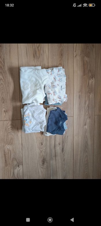 Vend lot de vêtements 1 mois