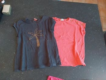 2 tee shirt TAO 8 ans