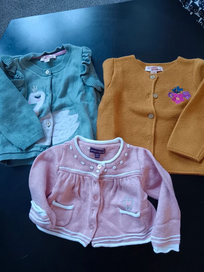 Lot de gilets en 6 mois