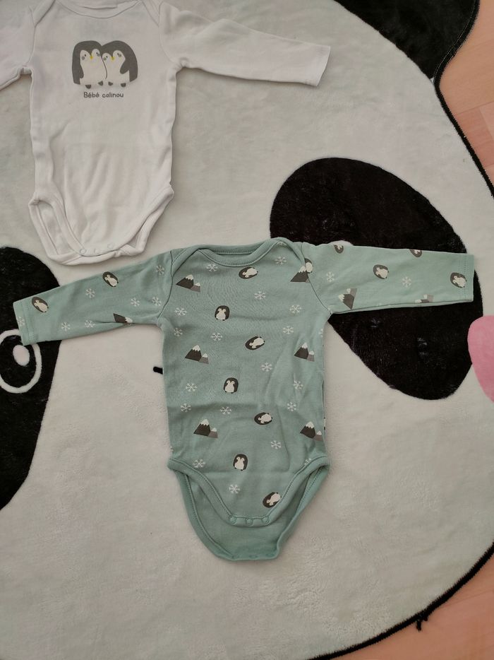 Lot de 2 bodies bébé garçon taille 6 mois neuf - photo numéro 2