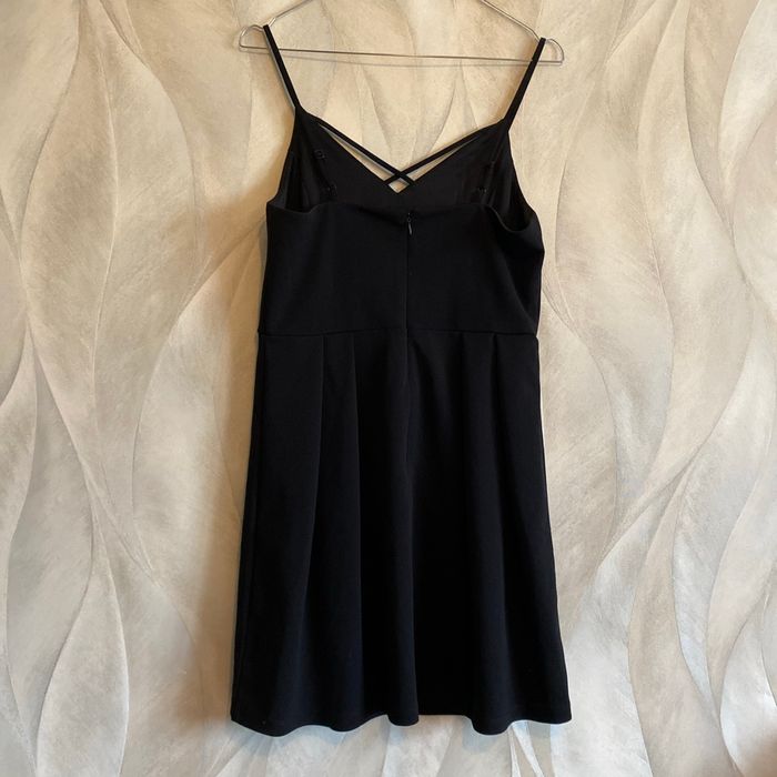 Robe noire brettelle - photo numéro 2