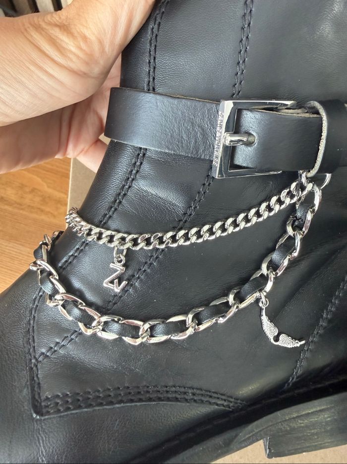 Bottines noir en cuir d’agneau  avec chaînes Zadig et Voltaire  Pointure 38 - photo numéro 3