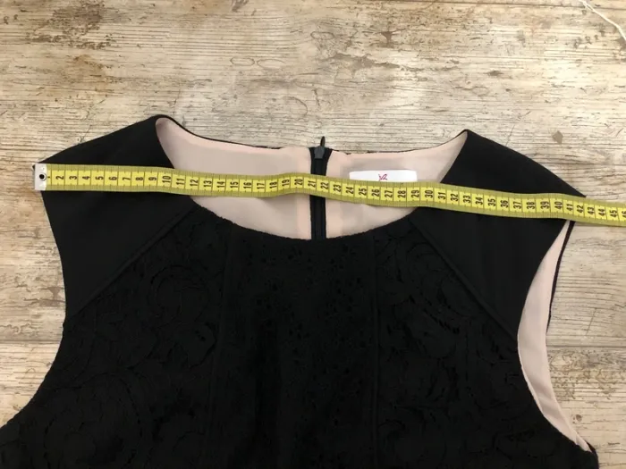 Robe chic noire en dentelle - photo numéro 11