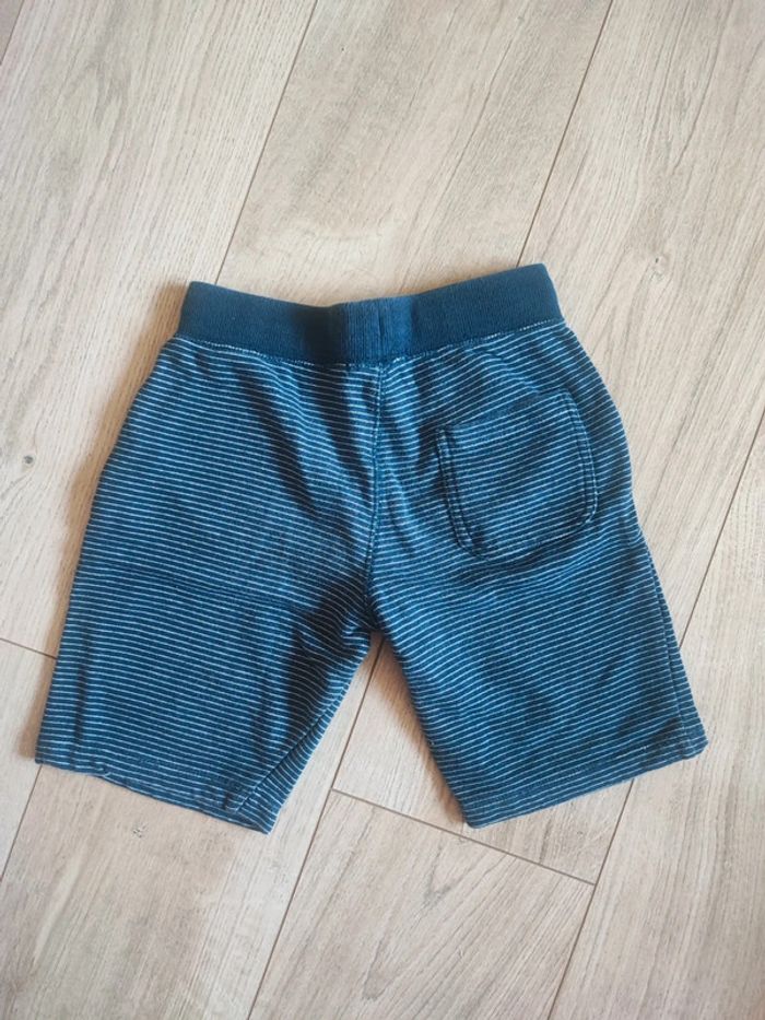 Short garçon 5 ans à rayures (78) - photo numéro 2