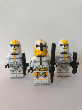 Figurine type lego Commandant Bley et 2 clones de la 327ème légion. Star Wars