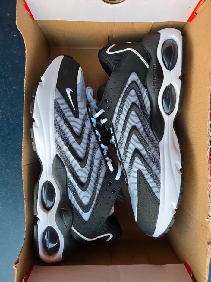 Nike air max tw homme taille 48,5 neuves gris noir