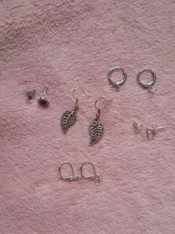 🍃 Boucles d’oreilles feuilles argentées – Attache au choix