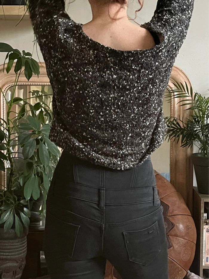 Pull crop en maille épaulés dénudées - noir, gris et blanc - photo numéro 12
