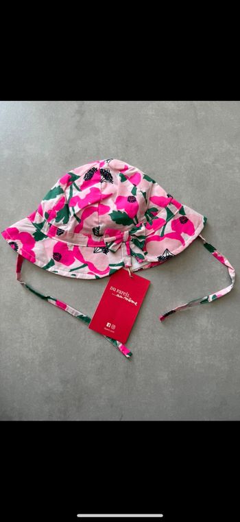 Chapeau avec ficelles été fleurs 6/12 mois