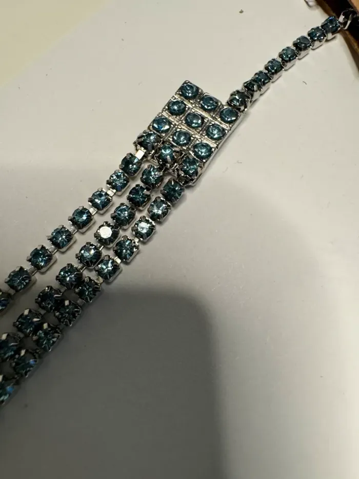 Collier Bayton Accessory métal et pierres bleues neuf Longueur 64 cm - photo numéro 4