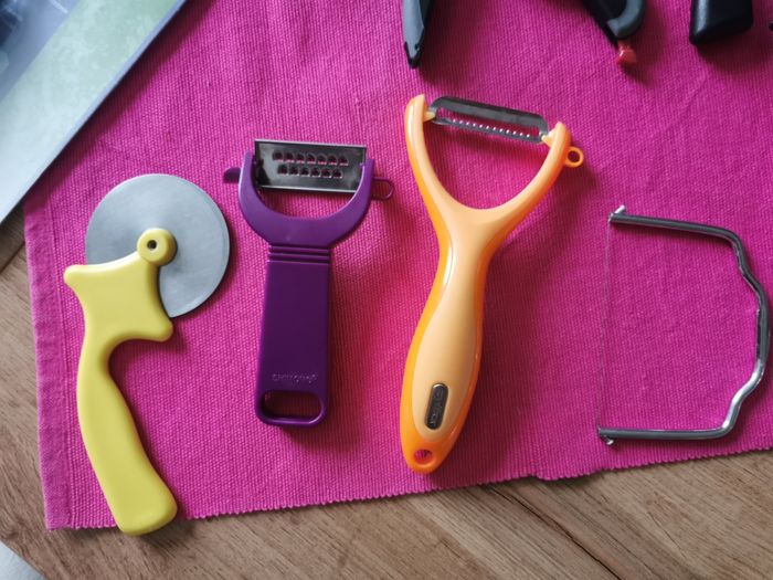 Lot de couteau et autres ustensiles - photo numéro 3