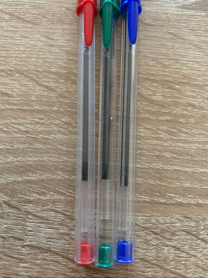 3 stylos bic ( bleu, vert , rouge) - photo numéro 2