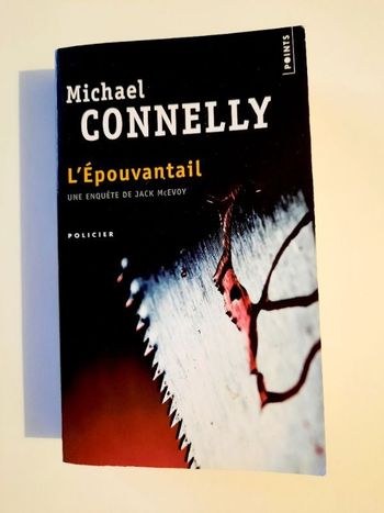 Michael Connelly livre de poche policier L'épouvantail