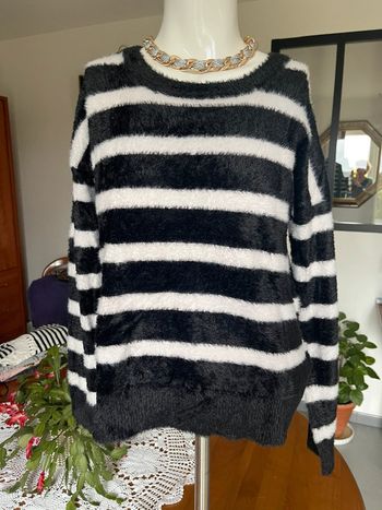 Pull chaud à rayures noir et blanc