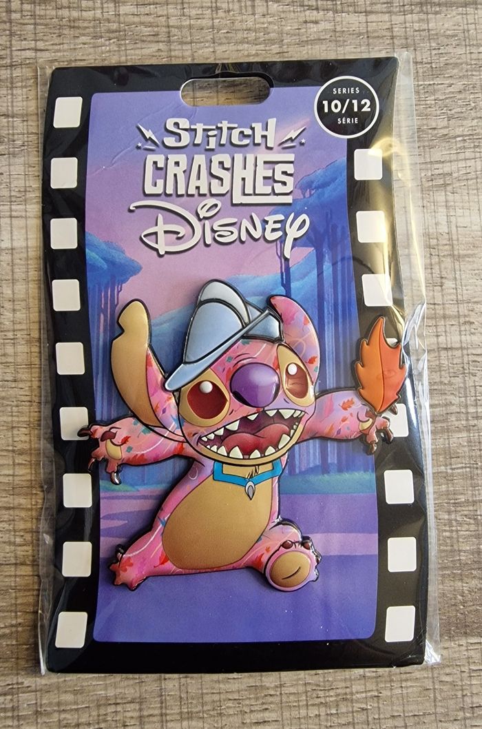 Pin's Disney Stitch Crashes 10/12 - Pocahontas - photo numéro 2