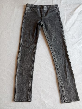 Jeggin de marque Kiabi et de taille 8ans.