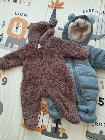 Lot de deux combinaisons d'hiver.