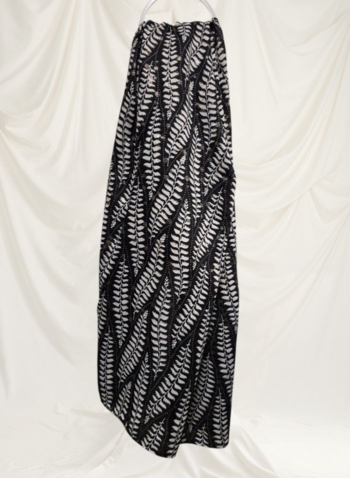 Echarpe mixte imprimé feuille blanc sur fond noir