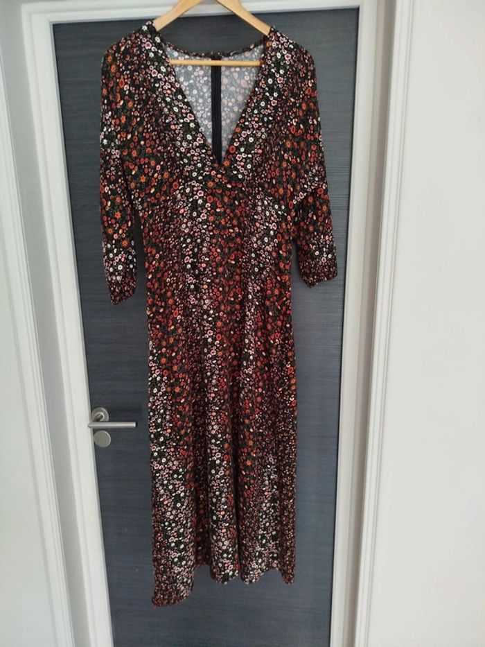 Jolie robe fleurie taille L Stradivarius quasi neuve