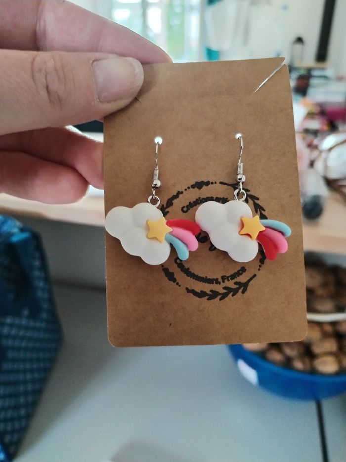 Boucles d'oreilles pendantes neuves