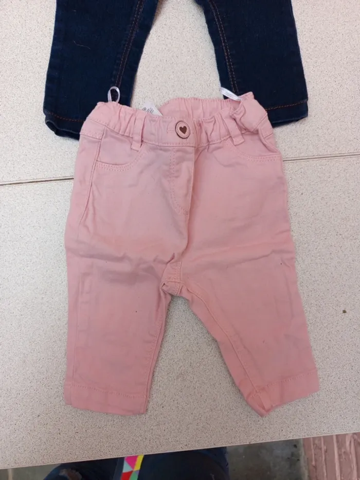 Lot de 2 jeans taille 6mois - photo numéro 3