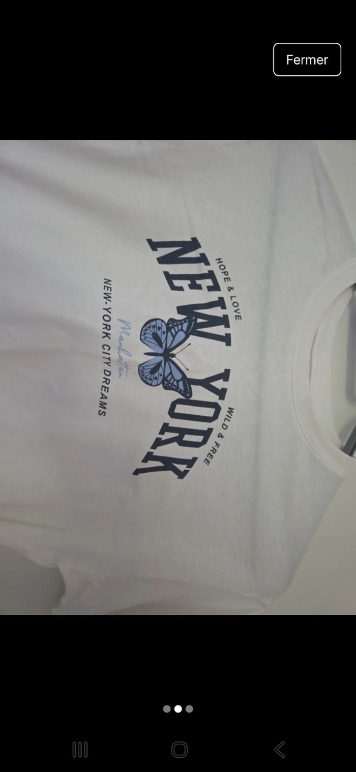Tee-shirt blanc avec motifs - photo numéro 2
