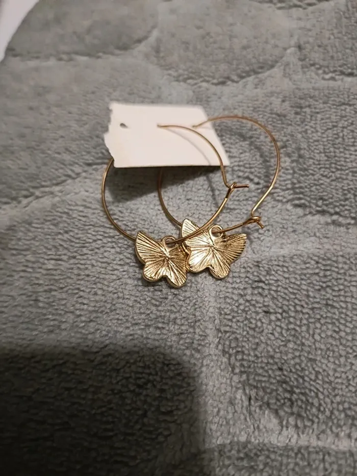 Boucles d'oreilles fantaisie doré papillon violet - photo numéro 4